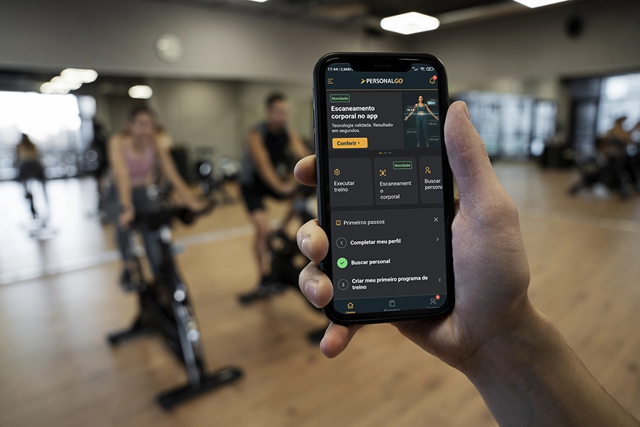 App PersonalGO sendo usado na academia