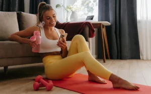 Exercícios em casa para mulheres usando app fitness