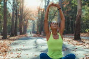 Mulher fazendo exercícios para saúde mental