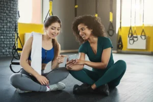 Aluna recebendo feedback no treino