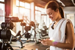 Aluna fazendo consultoria online no seu app de treino